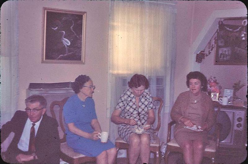 1972 - Perry Turner  funeral at the house(3).jpg